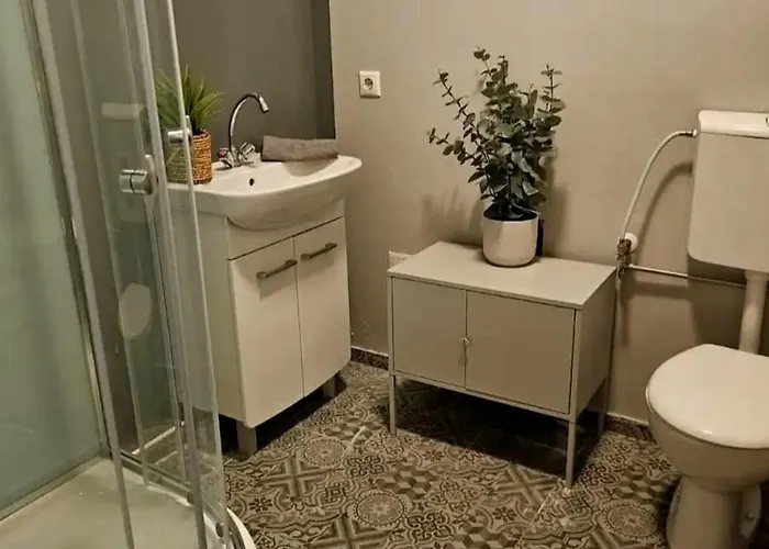Hostel Economic Base In The Heart Of